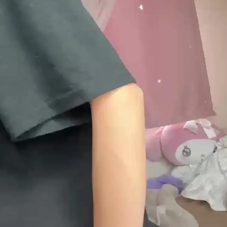 【みれい 20 歳】

みれいさんのライブ配信動画です
生ライブ配信だと、1 回の有料配信を視聴すると、おおよそ平