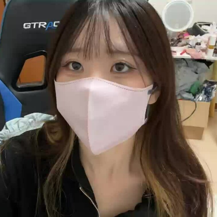 【いのり 20 歳】

いのりさんのライブ配信動画です
生配信 だと、1 回の有料配信を視聴すると、おおよそ平均 