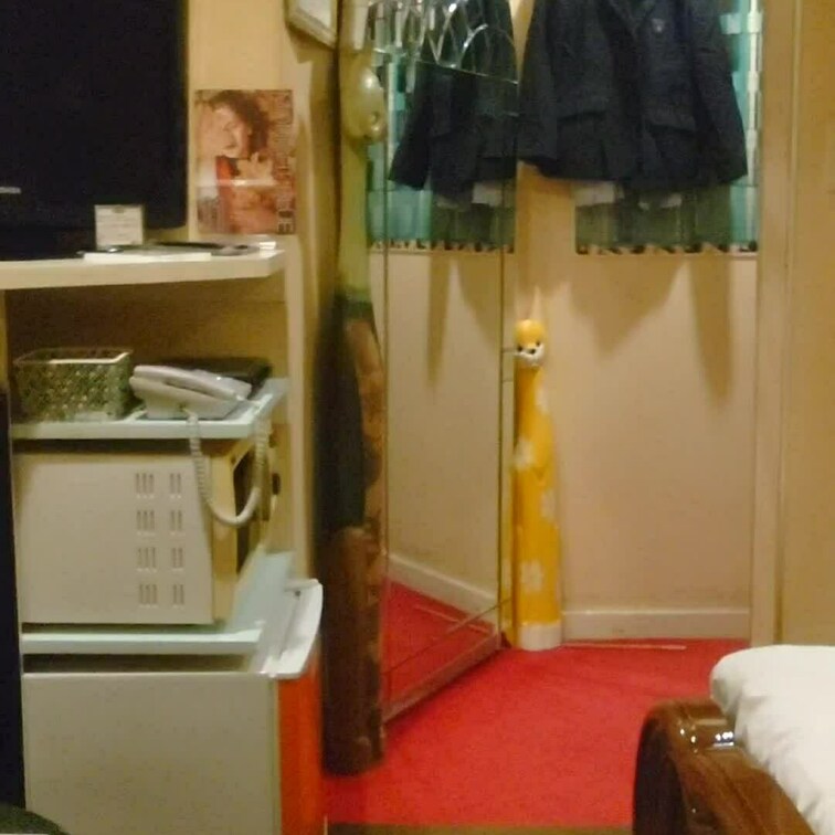 制服デビュー！女装男の○○○の制服お着替え&スカート捲し上げオナニー