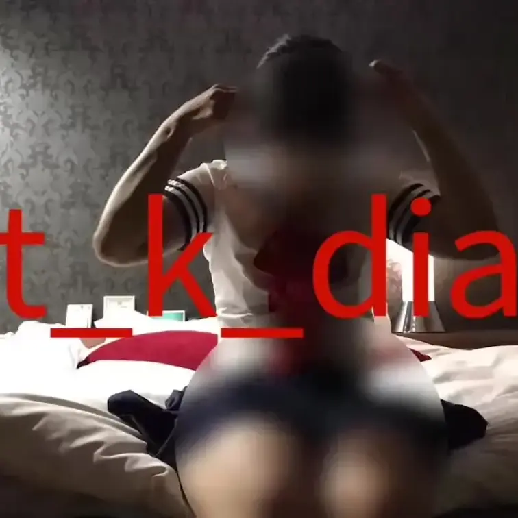 嫁のオナ動画です。恥ずかしがって静かにイク