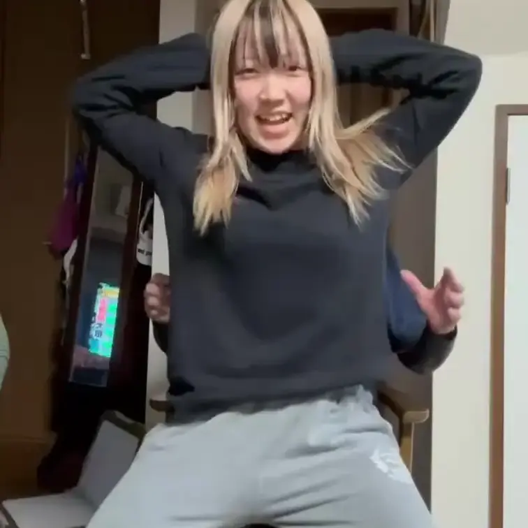 皆様大変お待たせしました！
今回皆様大変お待たせしました！
今回のくすぐり動画はこちらです👍

是非いっぱい見て