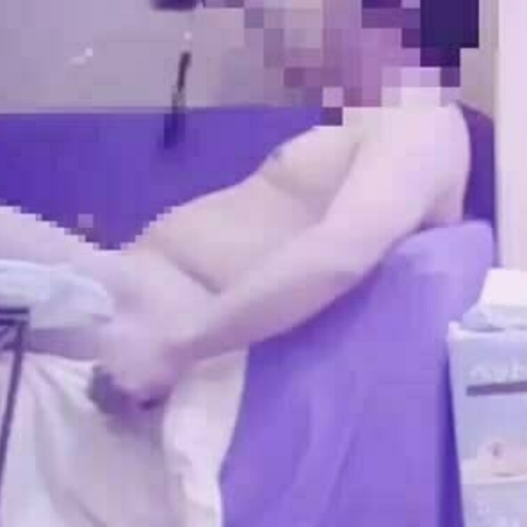 ○○○です　清楚な人妻に首輪つけてイラマ仕込み中　乳首舐めは自ら進んでするようになりましたが、喉奥はまだキツいみたいです
