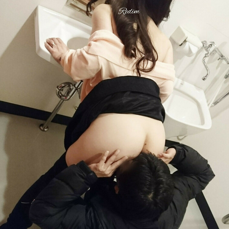 おはよう御座います♪
旦那様が「妻とエッチな事してみませんか?」と街で男性に声をかけ
したいことを聞いたら^^;