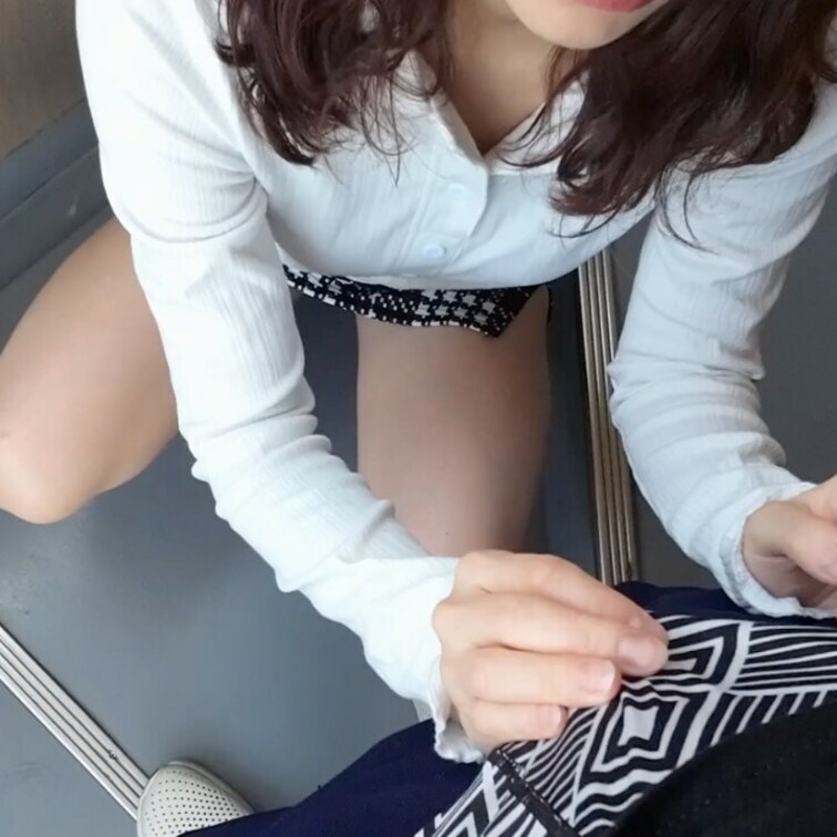 10/18配信です😎

令和最強のビラビラおま○こセレブ妻AKI　野外フェラ玄関でマジイキ

AKIさんファンの