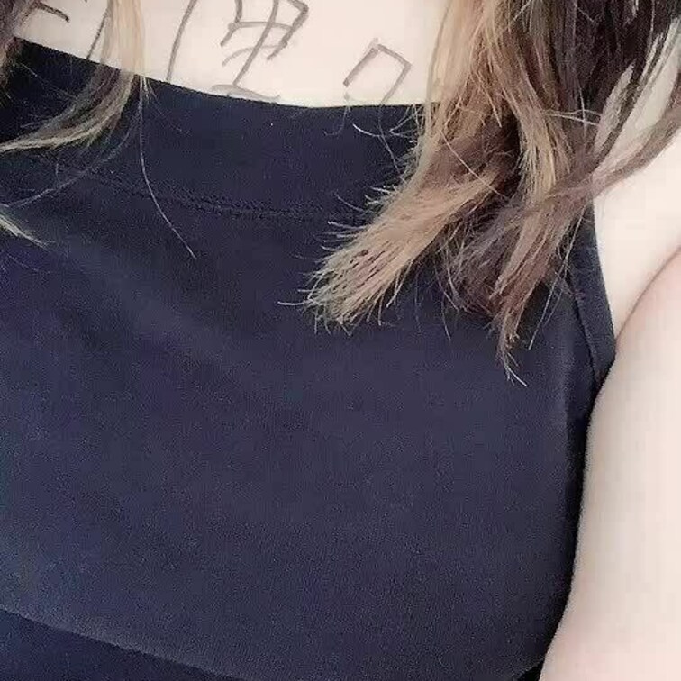 職場で乳首遊び🍒服の下はこんな落書きだらけ🫣