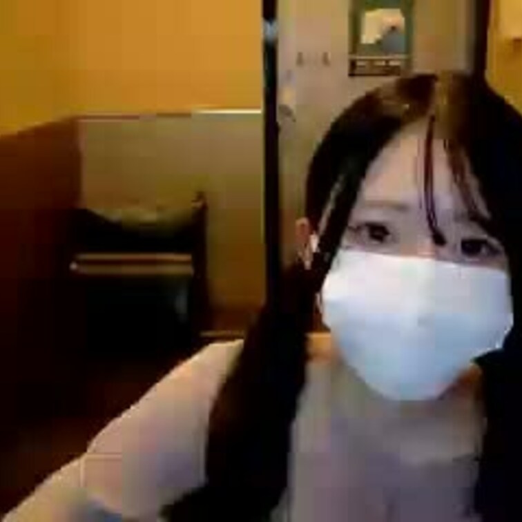 【あや 20 歳】

あやさんのライブ配信動画です
生配信 だと、1 回の有料配信を視聴すると、おおよそ平均 5,