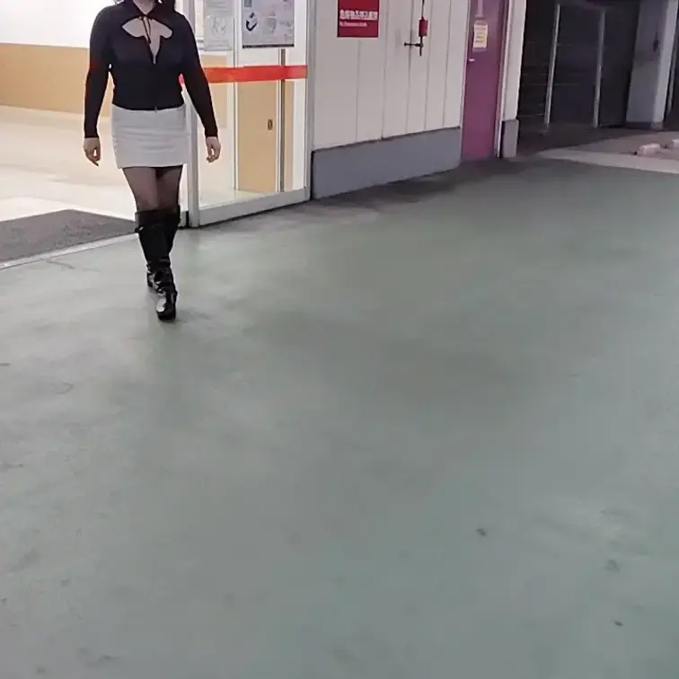 ♥️露出♥️買い物が終わり駐車場で露出
買い物が終わり駐車場に戻りました
車に戻る途中、彼女を撮影しました
撮