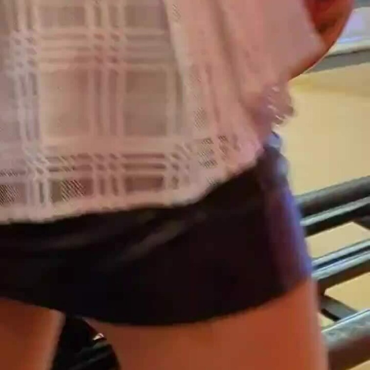 ミニスカボーリング大会💕ストライク？？