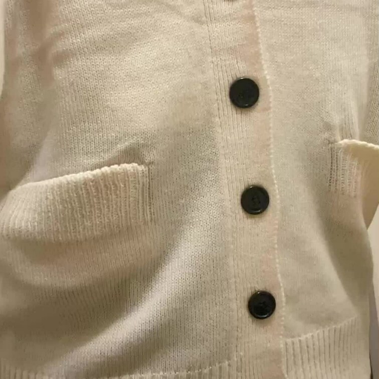 制服でスカート捲っておしっこしてみました♡
おパンツ脱ぐとこから撮りました〜🎀