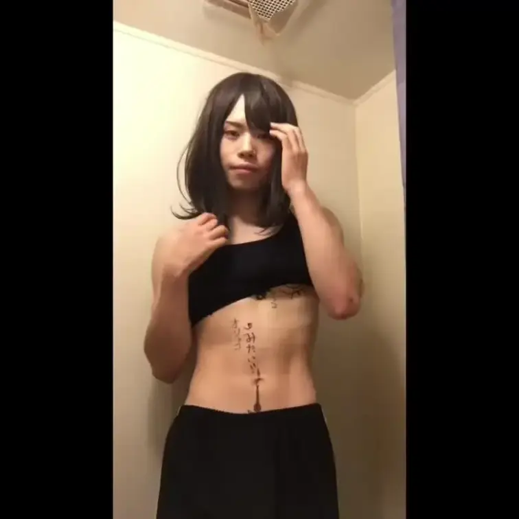 女装男子が体に落書きをして、変態オナニーしてみた！
#女装男子
#巨根
#剛毛
#オナニー