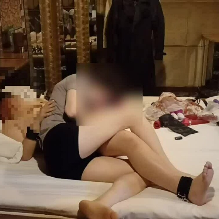 6○○○○○○の○○○束大好き介護士さん5

クリにバイブピンポイントで当てるけどむき出しもその上の覆われる部分もい