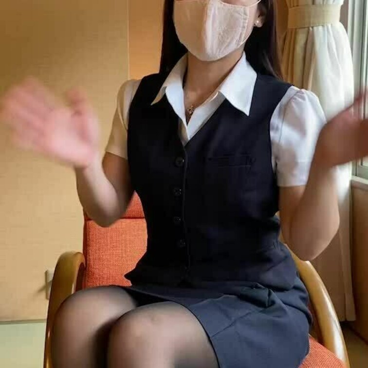OLの黒ストッキング。
パンプス脱いで足裏見せながら言葉責め。
めぐみんのえっちな囁きに下半身が気持ちよくなっちゃう