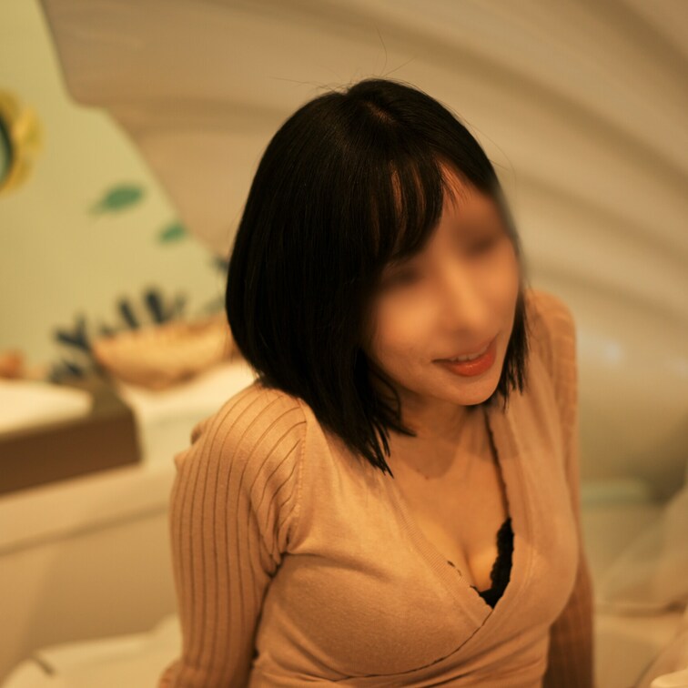 こんばんは人妻ゆうです💋💕
先日のホテルデートの写真❤️
一眼レフで撮ってもらったよ✨