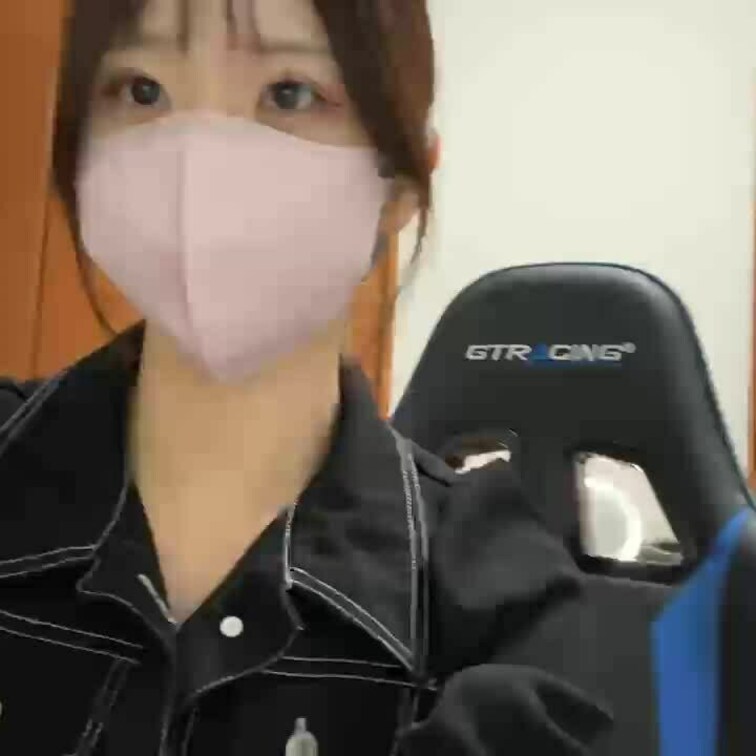 【いのり 20 歳】

いのりさんのライブ配信動画です
生配信 だと、1 回の有料配信を視聴すると、おおよそ平均 
