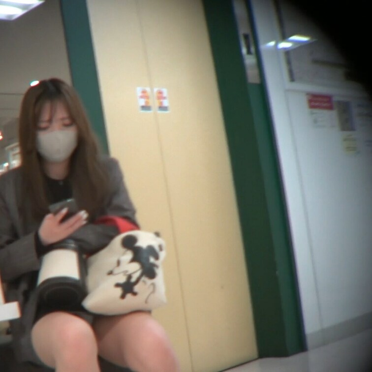 パンチラ21の本編動画。

今回おじさん刺激が欲しくてカメラを変えて良い子が現れるまで粘ることに。

なんとミニ