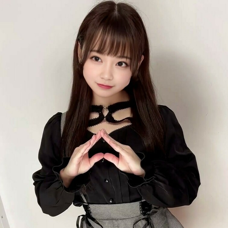 友達とプリクラ撮ってきました～🥰💕
いまどきのポーズについていけない私🙄（笑）

いいね♡いただけると嬉しいです！