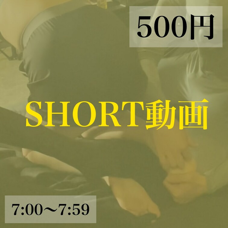ワンコイン作品
ギロチン○○○束。どれだけくすぐられてもまったく動けません。抵抗出来ない足の裏も脇の下をくすぐり続けて