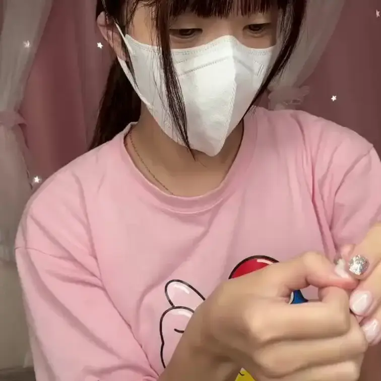 【みれい 20 歳】

みれいさんのライブ配信動画です
生ライブ配信だと、1 回の有料配信を視聴すると、おおよそ平