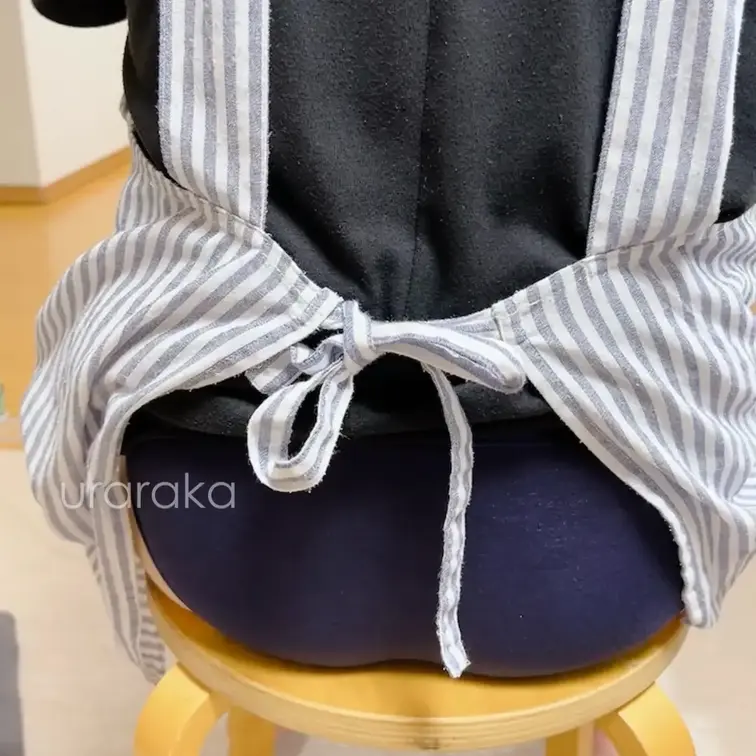 お家の中にちっちゃなコオロギ❔スズムシ❔どっちか分からないけどいたの~🌷💦
ちびちゃんが帰ってくるまで大きなザルを被せ