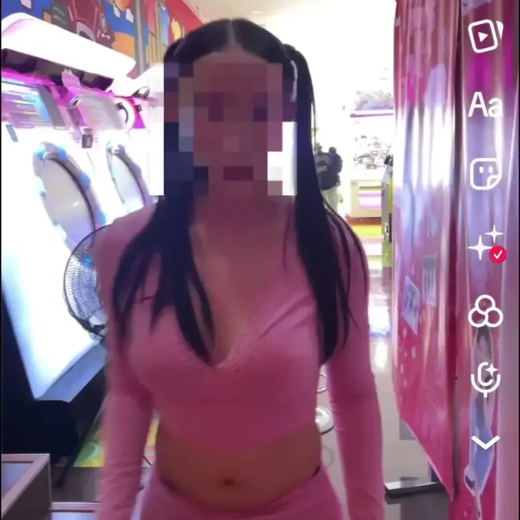 脳死で低音に合わせてチンポしごく用の動画❤️
露出たまんなぁい
多様性押し付けて、えちえちな格好しちゃう❤️
これ
