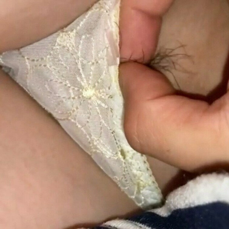 寝ている妻の下着姿がみえたらまず悪戯😌💕