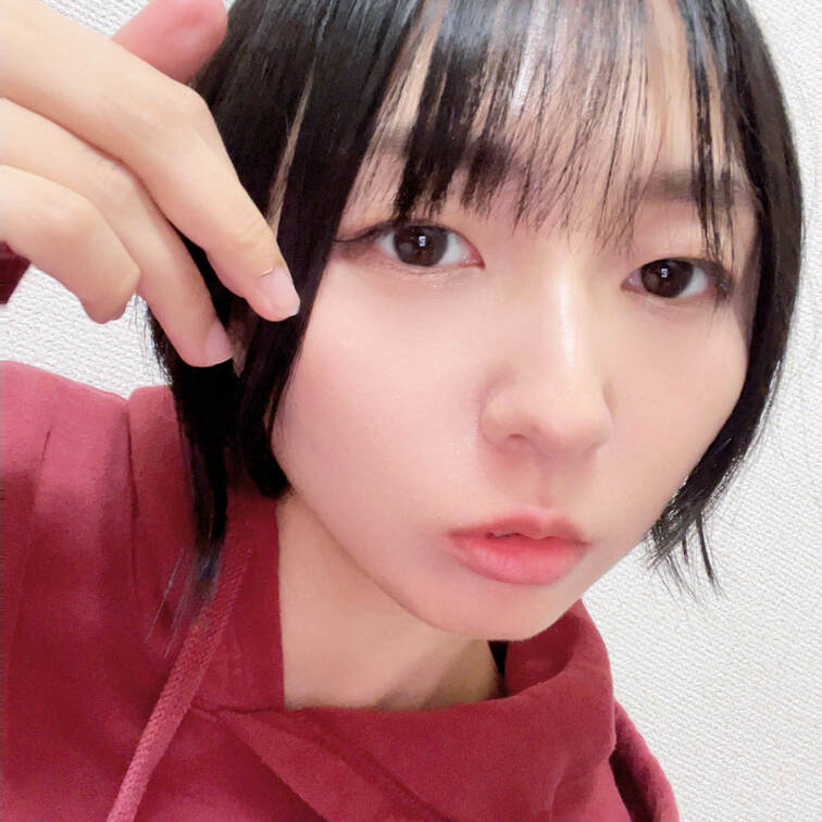きゅるん。

お気に入りに追加の赤パーカー
服はだいたいUNIQLOかGU( ˇωˇ )
