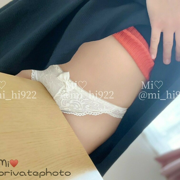 角おな🩷動画単品販売してます!!🌟
ぐりぐり、、、、身近にある角を使ってオナニー
Miが気持ちよくなってるところ見て