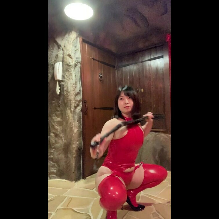 ⚠️【豪華VIP見放題∞】に含まれています。

鞭打ち動画です。赤いボンテージを着て、バラ鞭を打ちます。
まだまだ