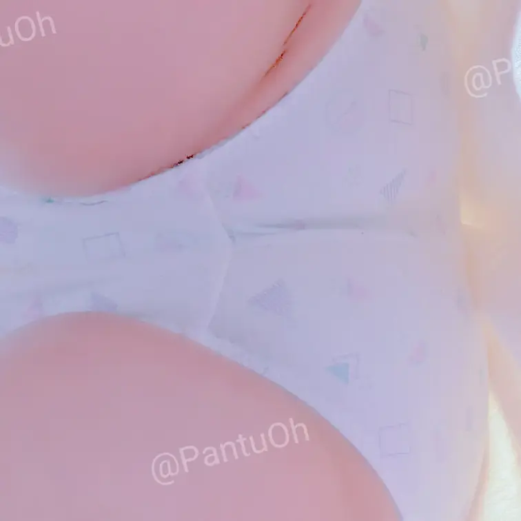 1000記念🩷ゲリラぱんちゅ🩷
使用済み下着🩷
ワコー〇のジュニ〇向けブランドショーツ🩷
長年愛用中のくたくた🩷