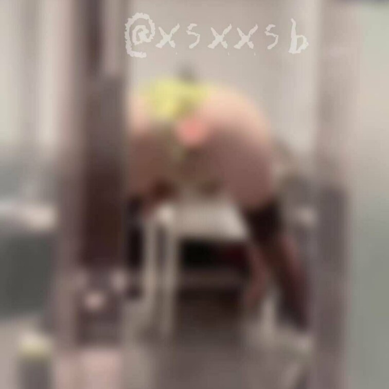 扉にディルドくっつけて
立ちバックオナニー🤍

前回のバニーよりも
えっちに見えるように角度を
ちょっと変えて