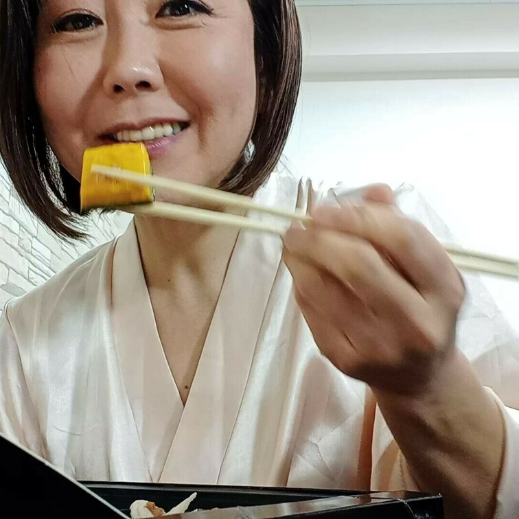撮影会のランチタイムの様子

もぐもぐ
もぐもぐ