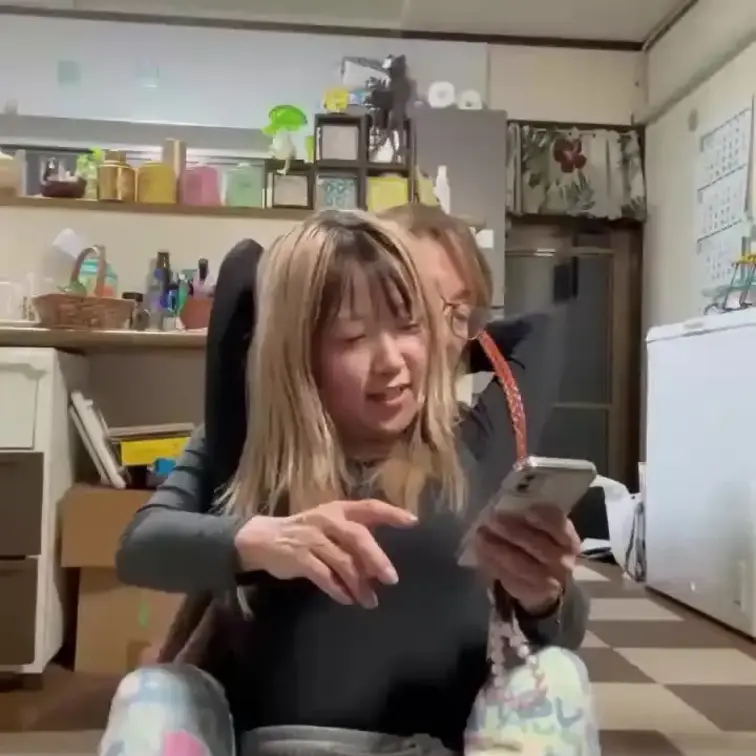 皆様大変お待たせしました！
今回皆様大変お待たせしました！
今回のくすぐり動画はこちらです👍

是非いっぱい見て