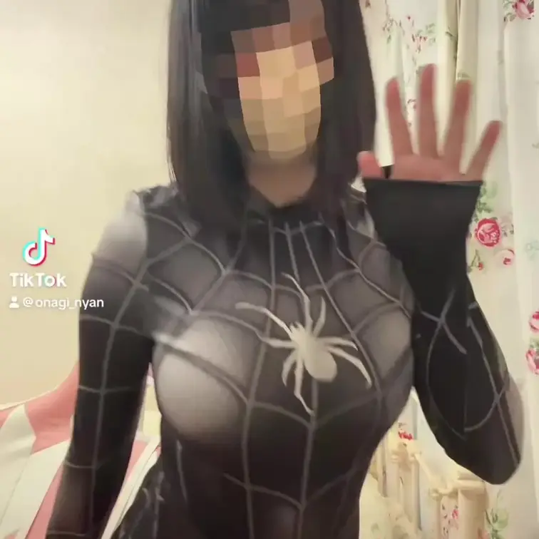 TikTokに載せたら🍞されそう😂

スパイダーマンのズボン無し👖ハイレグ履いたの初めてで恥ずかしい🫣