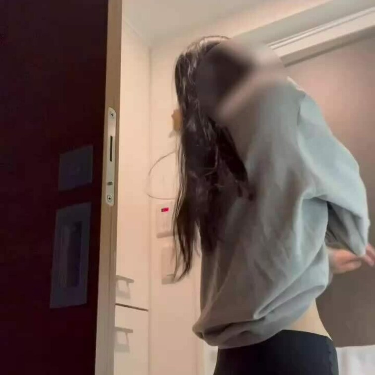 脱衣動画です。
乳首でバレる！と言われたのでこちらに投稿します😇

他にも流出してないのがおかしいくらい撮られた記