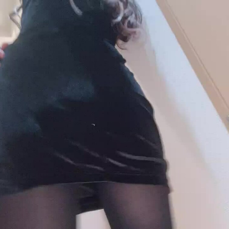 チャイナドレスからストッキング越しに美玖のぱんてぃちらり…(ฅฅ*)

黒ストッキングが好きな男性は多いって聞いたけ