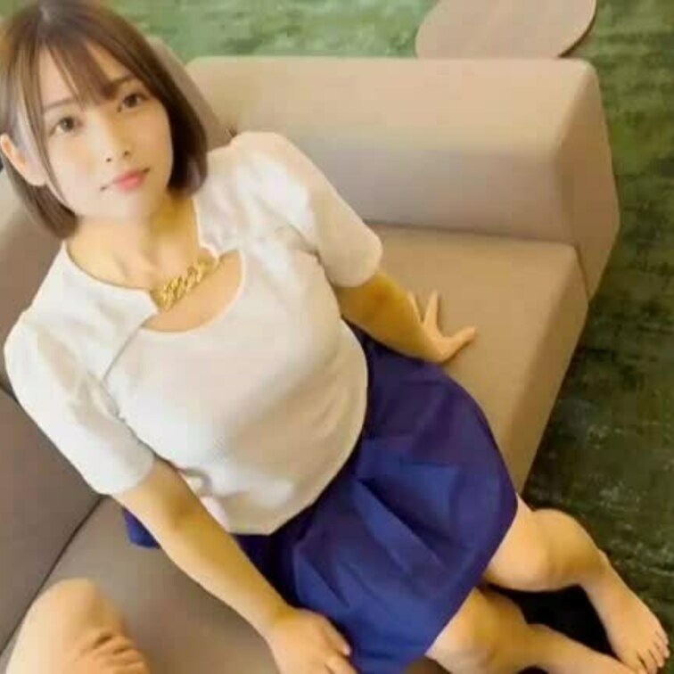 ソファーで下半身をまさぐられる💝