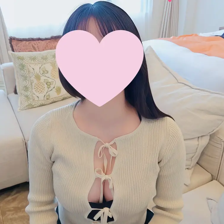 会って5分でおしゃぶりしちゃってごめんなさい…///
しかも頭抑えられて喉奥まで届くイラマチオさせられちゃって…す
