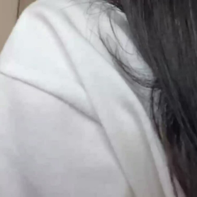 【りん 18 歳】

りんさんのライブ配信動画です
生配信 だと、1 回の有料配信を視聴すると、おおよそ平均 5,