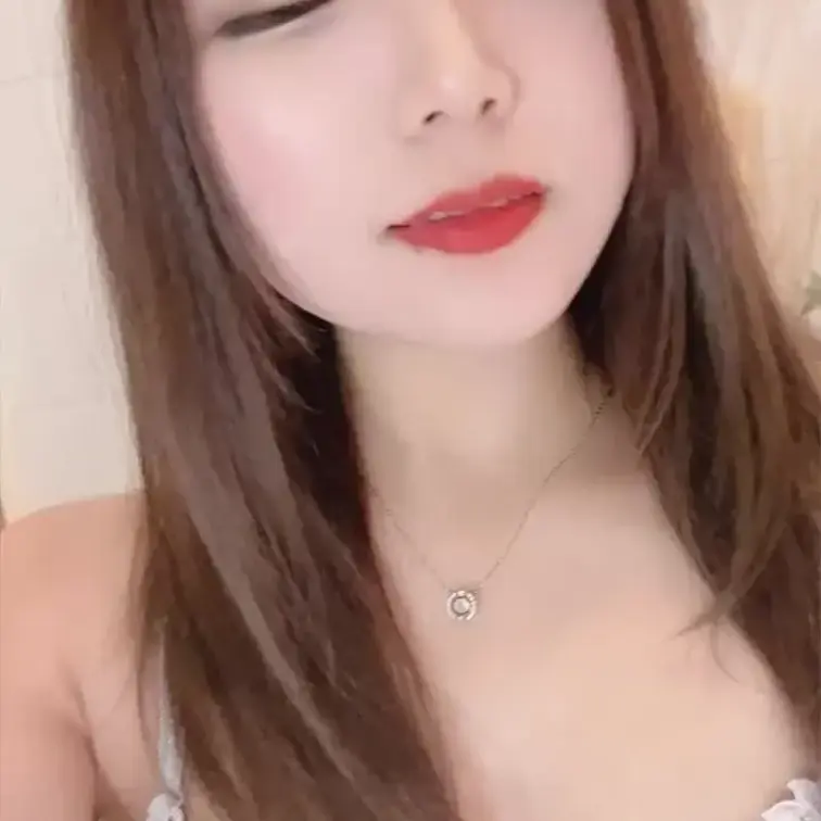 顔の前でおまんこ丸見え騎乗位♡
最後は「止まらない💦」潮ふき