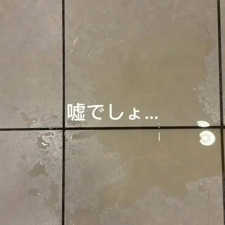【緊迫の瞬間2連発💣💥近くに人がいるのにこんなところで…スプラッシュ潮吹き＆パンツ越し大量お漏らし】

本編フルサイ