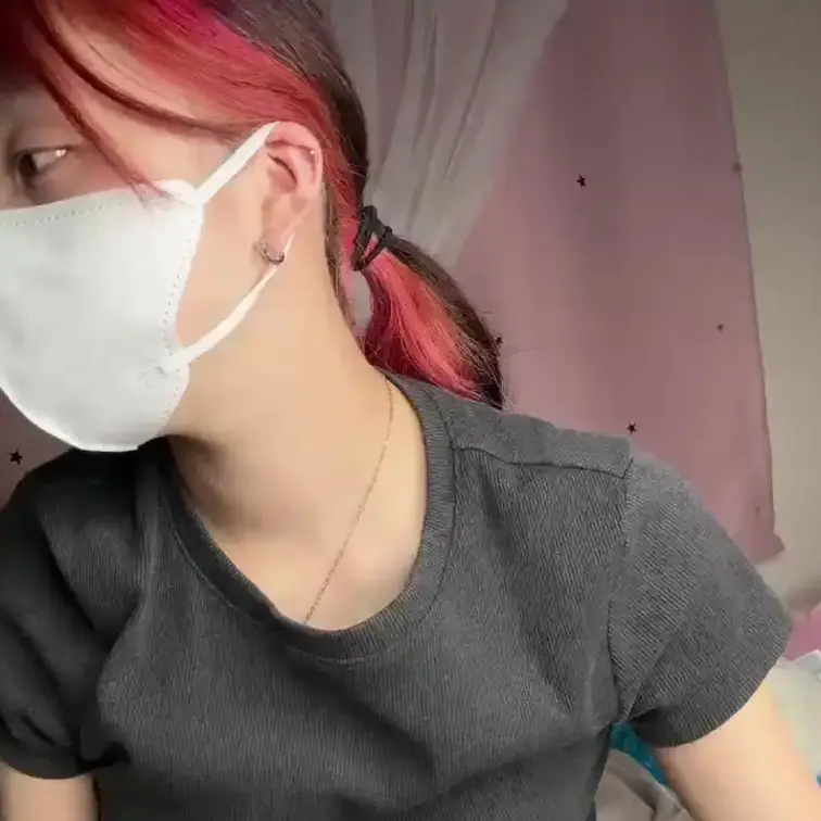 【みれい 20 歳】

みれいさんのライブ配信動画です
生ライブ配信だと、1 回の有料配信を視聴すると、おおよそ平