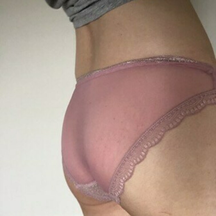 今日はピンクのパンツです🥰🥰
 クロッチ汚れはプラン加入で見れますよ🥰
 よかったらプラン加入よろしくお願いします🥺