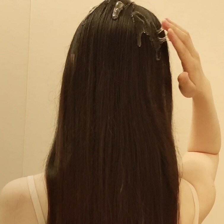 乾いた髪にぶっかけシャンプーです💞
腰までのサラサラロングヘアが泡だらけに☺️

濡れ髪フェチ、洗髪フェチ、ロング