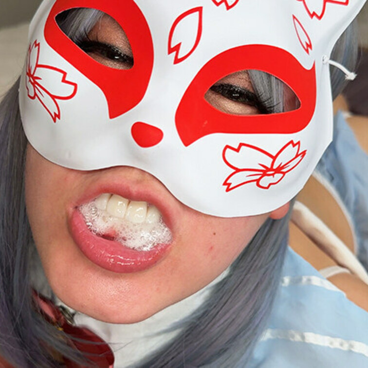 大好きなチンポが逃げないように69で押さえつけながらフェラチオ♥
アナルもベロベロ舐めまくり♥⑤