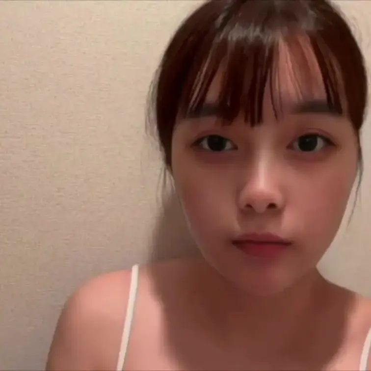 【ファン限定フル動画】🎁

リビングでお母さんがテレビ見てる隙にトイレでオナニーしてます…えっちな娘に育っちゃいまし