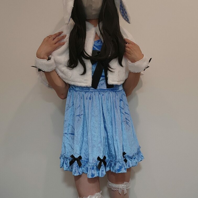 青いウサギでオナニーしてます