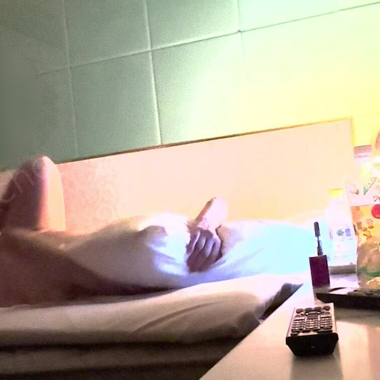 40代の人妻さん①
マッチングアプリで出会いました。性欲旺盛にもかかわらずレスとのことで、メッセージのやり取りからすで