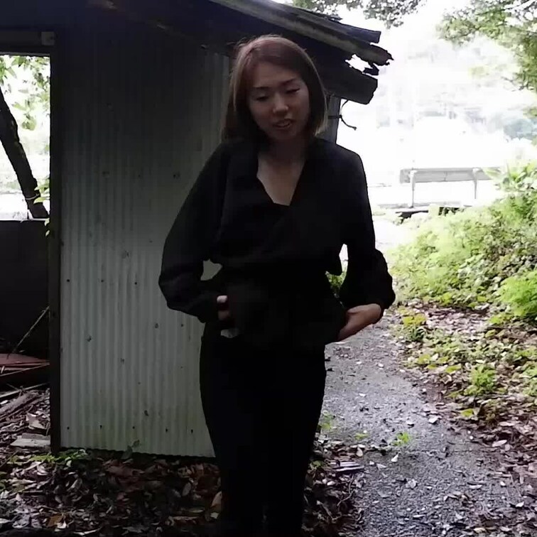 「日本一体を張るモデル」りりさんに、那智勝浦ステンレスの湯の前で脱いでもらいました。