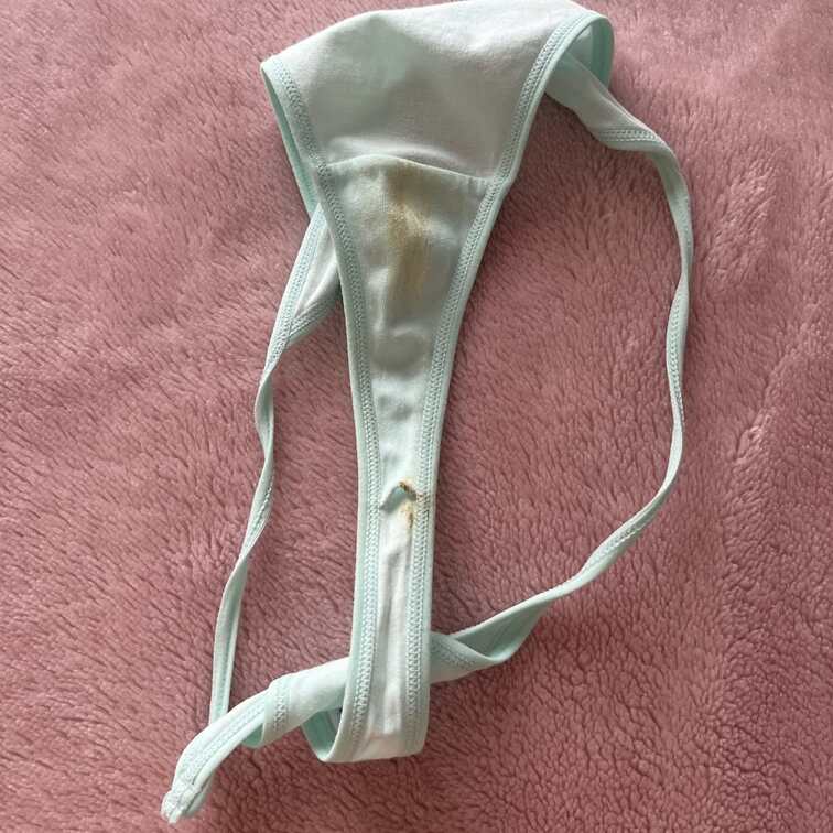 【今月のプレゼント用パンツ②】一週間お風呂に入らせてもらえず、パンツ三日間同じものを着用。
まん汁だけでなく、うんちも