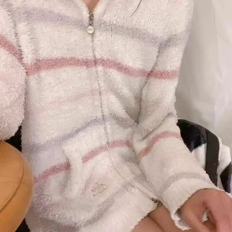 この後21時30分からライブやるよ✨

http://www.tiktok.com/@aina.iina

また